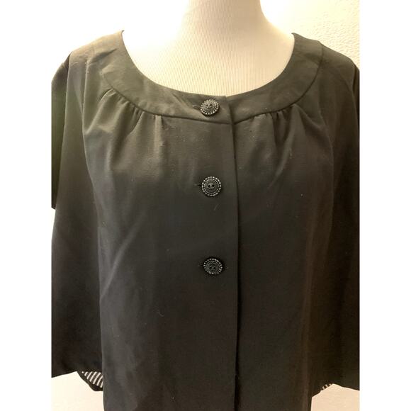 Torrid Black Short 3 Button Swing Jacket  SIZE 4 or 26 - Picture 2 of 9